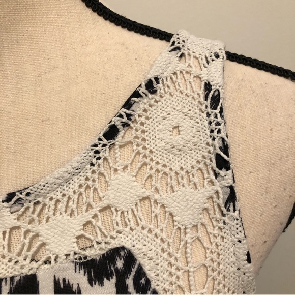 Xhilaration black and white lace dress zip back geo pattern SZ M EUC - Picture 4 of 9